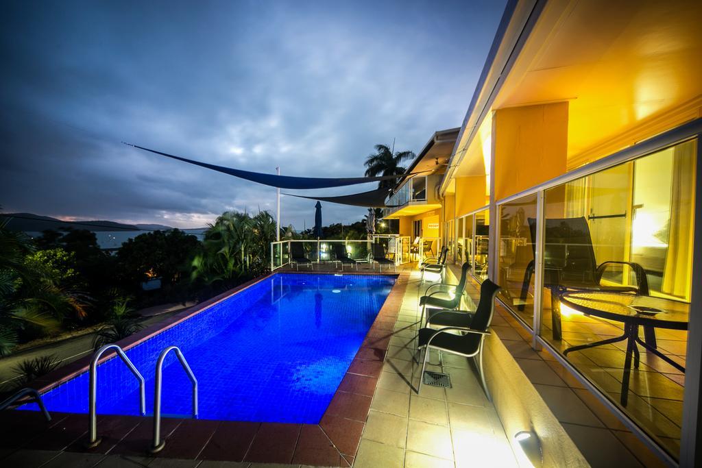 Sunlit Waters Studio Apartments Airlie Beach Exterior foto