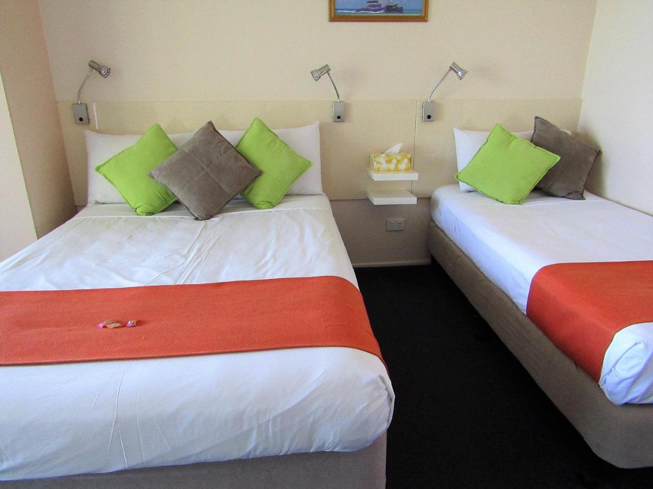 Sunlit Waters Studio Apartments Airlie Beach Exterior foto