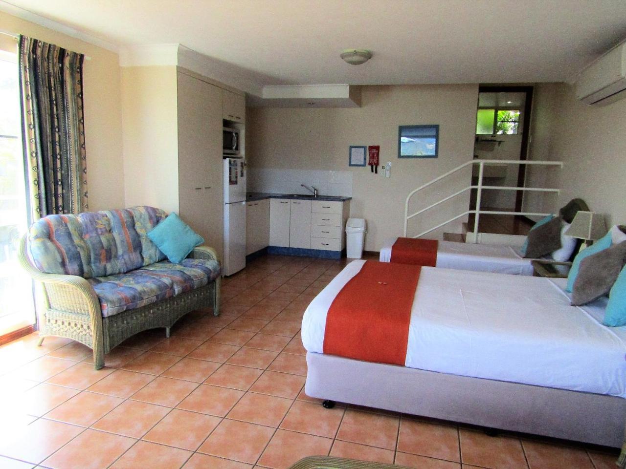 Sunlit Waters Studio Apartments Airlie Beach Exterior foto