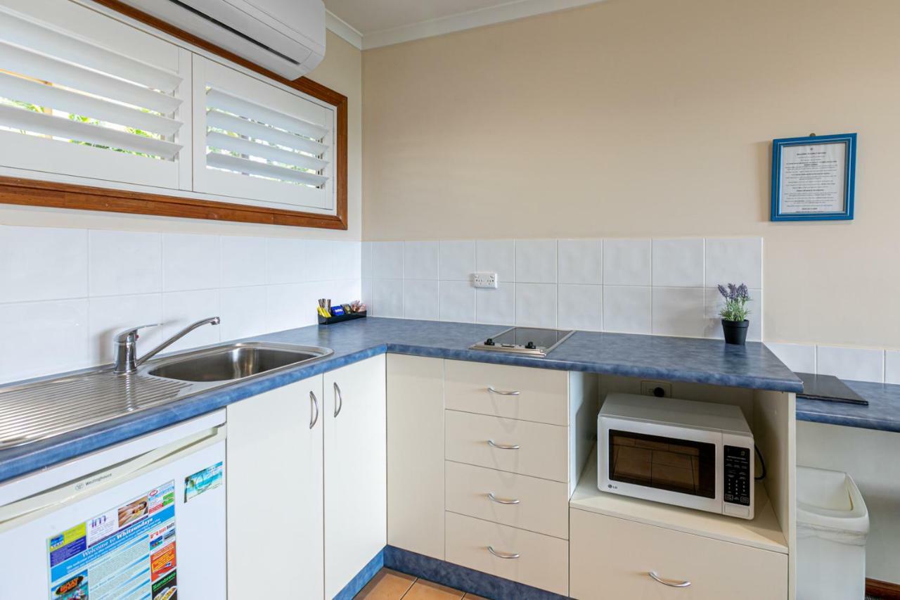 Sunlit Waters Studio Apartments Airlie Beach Exterior foto