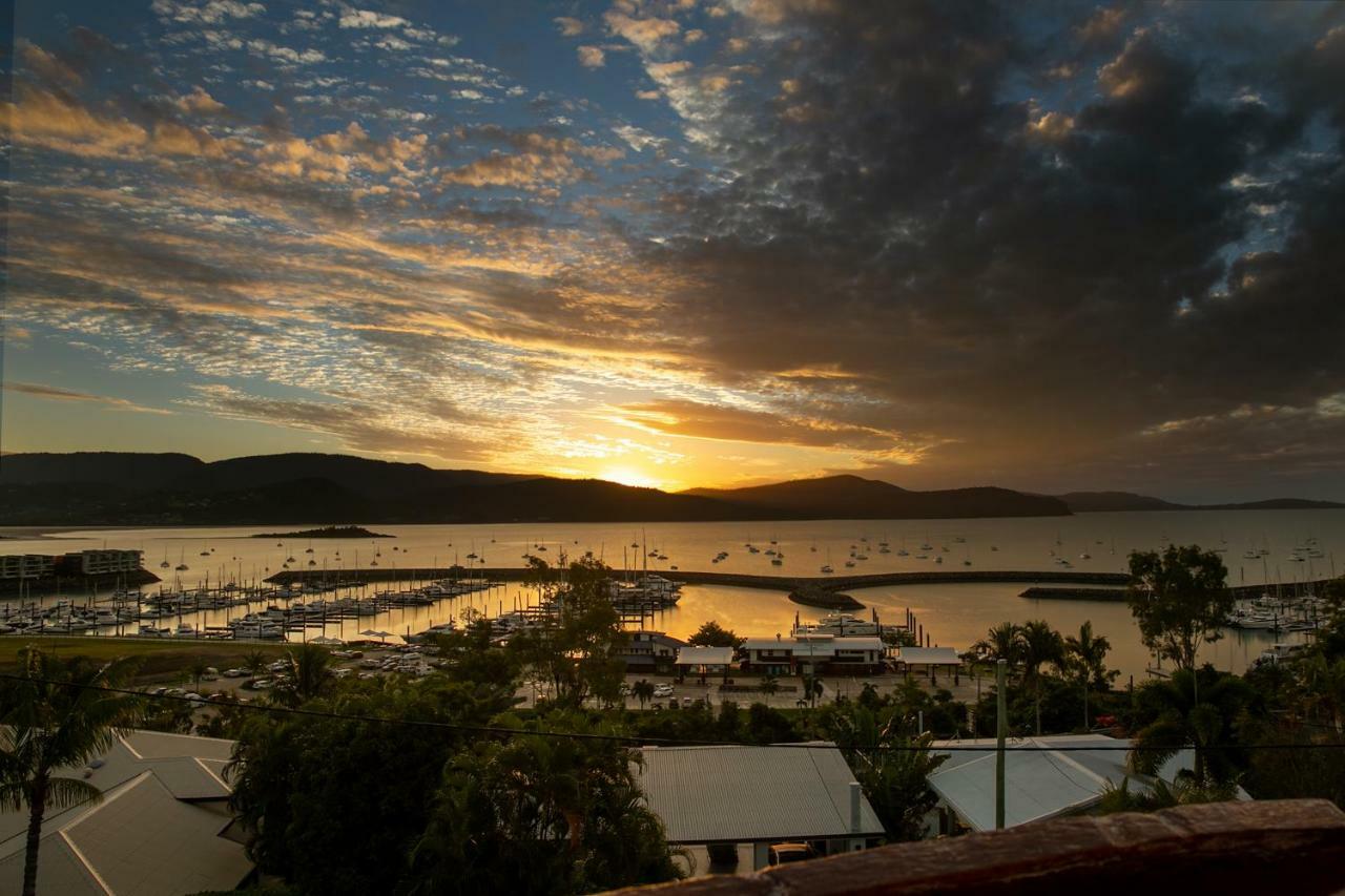Sunlit Waters Studio Apartments Airlie Beach Exterior foto