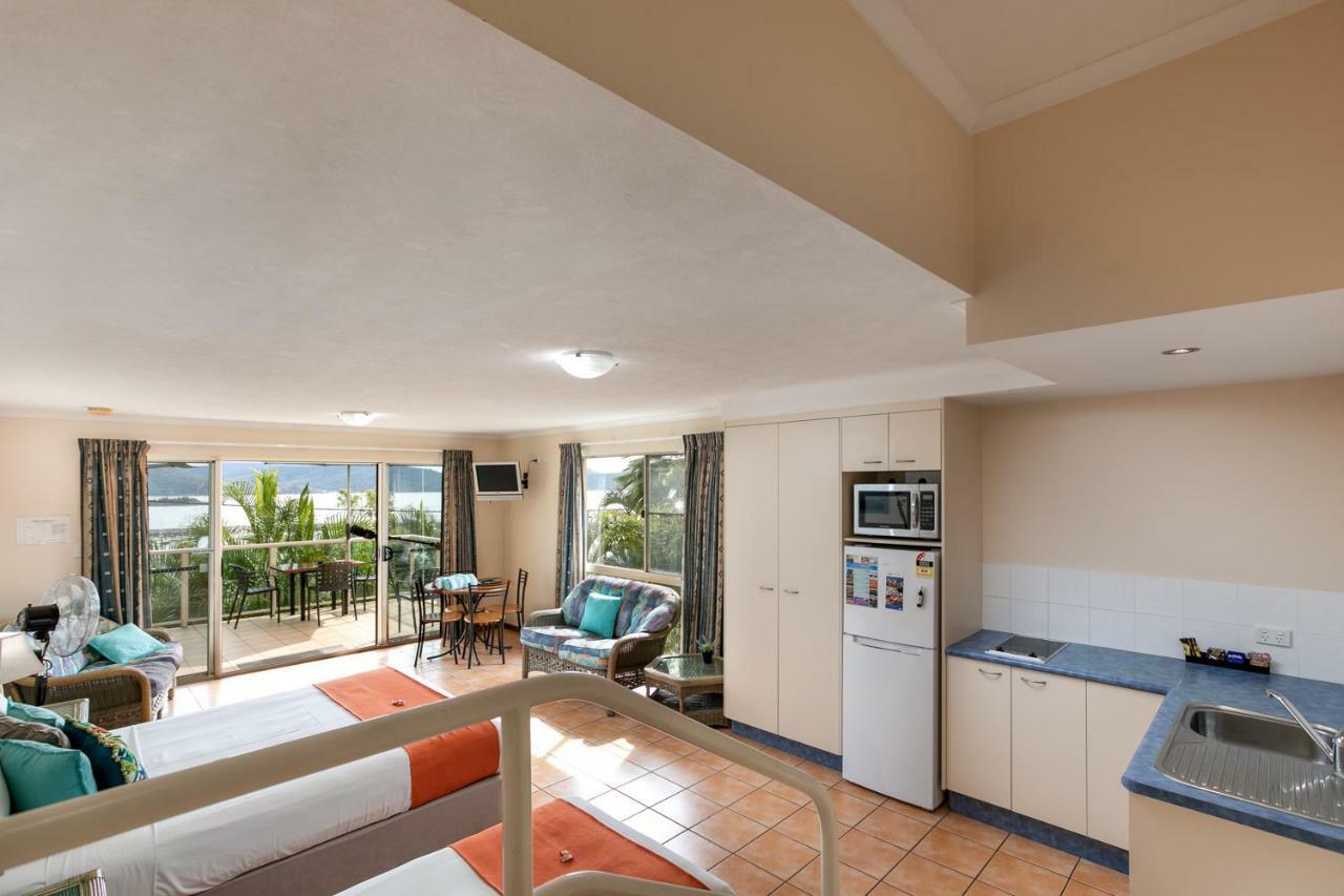 Sunlit Waters Studio Apartments Airlie Beach Exterior foto