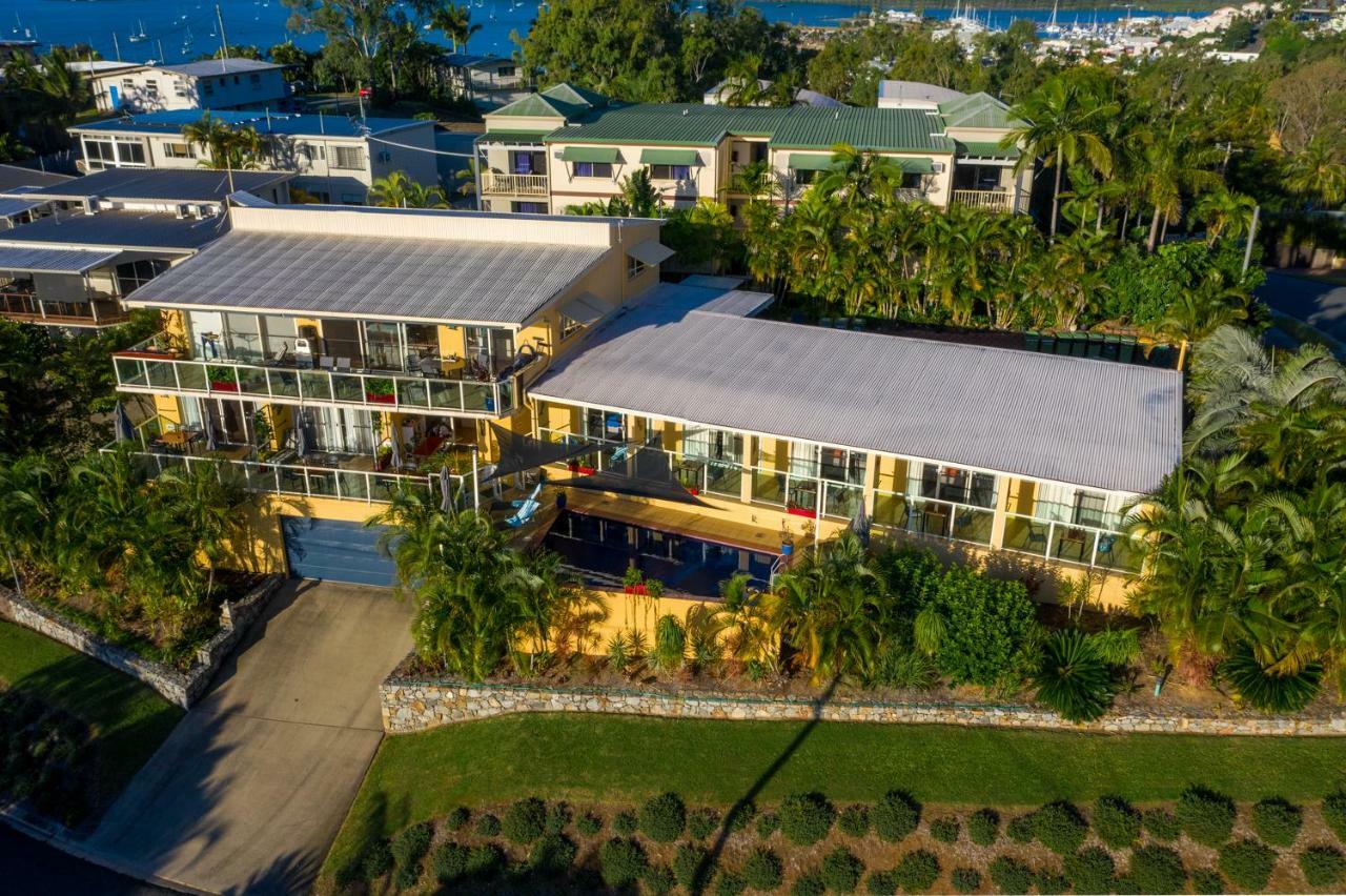 Sunlit Waters Studio Apartments Airlie Beach Exterior foto