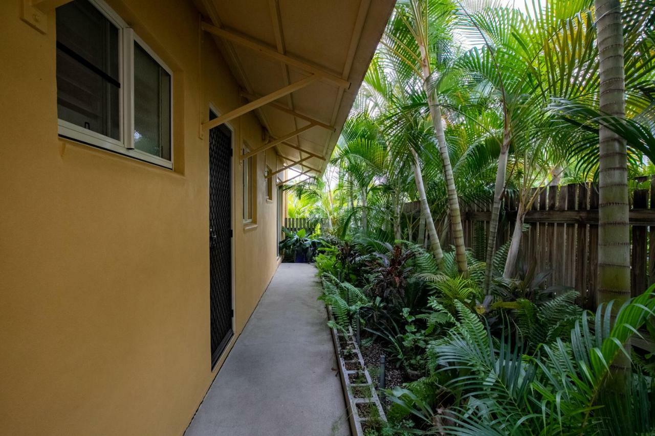 Sunlit Waters Studio Apartments Airlie Beach Exterior foto