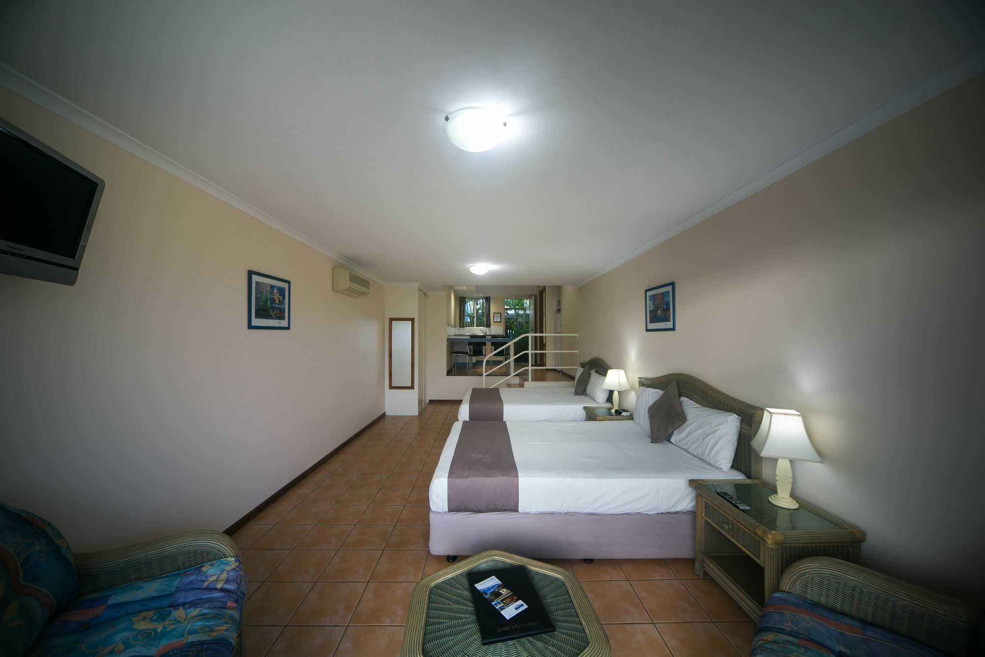 Sunlit Waters Studio Apartments Airlie Beach Exterior foto