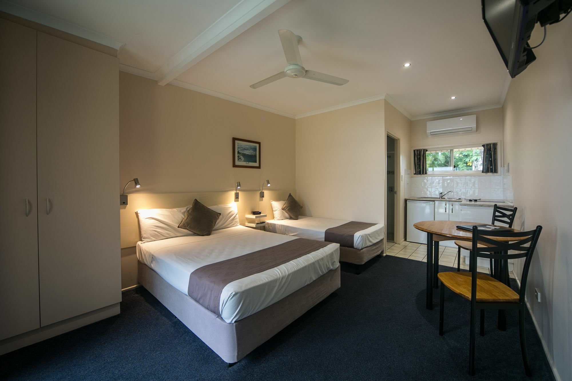 Sunlit Waters Studio Apartments Airlie Beach Exterior foto
