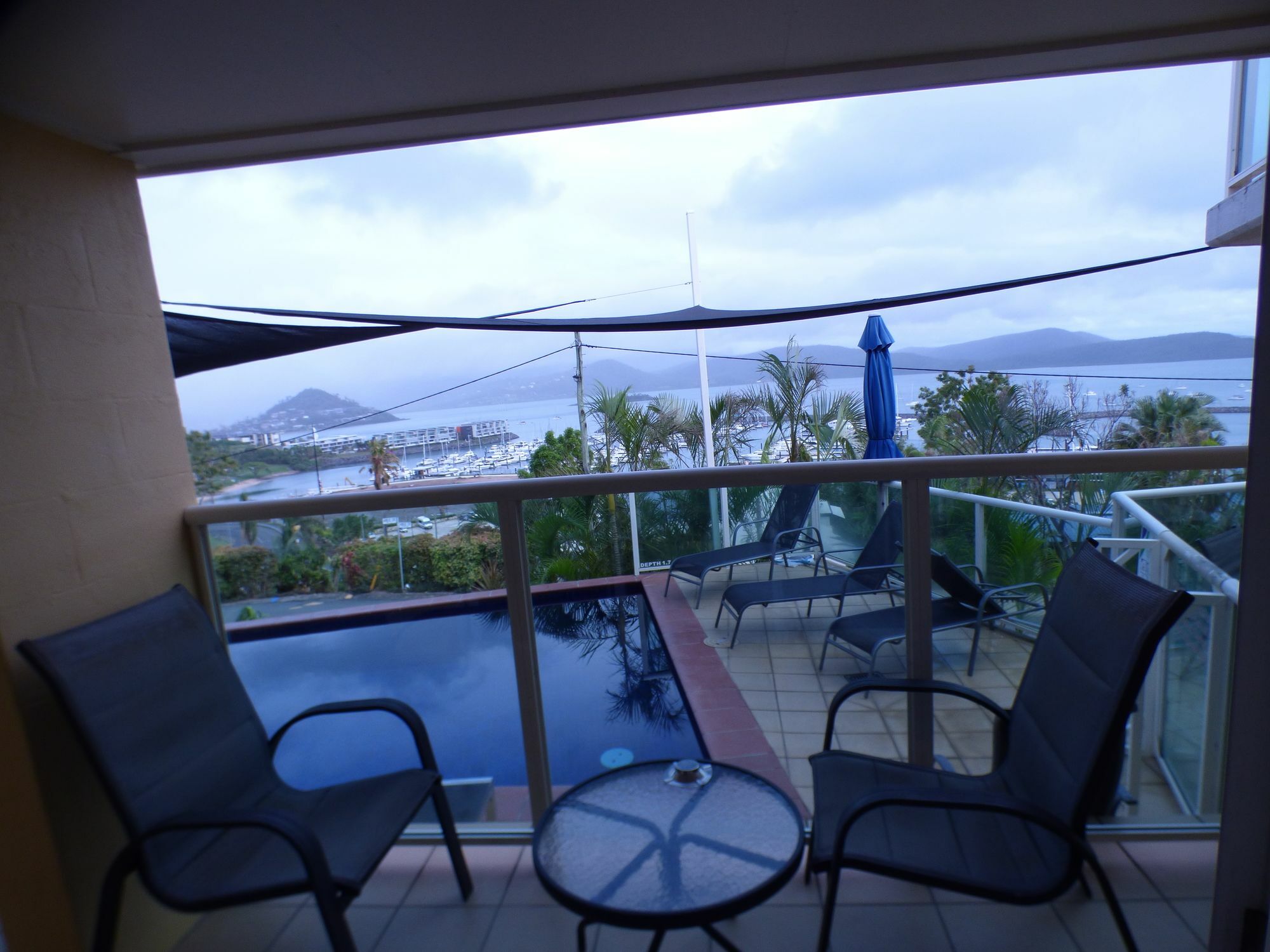 Sunlit Waters Studio Apartments Airlie Beach Exterior foto