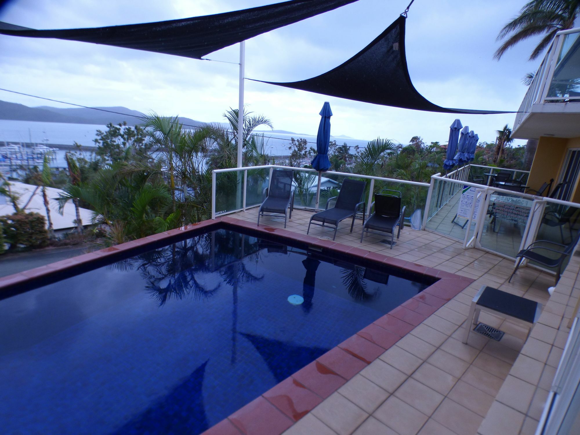 Sunlit Waters Studio Apartments Airlie Beach Exterior foto